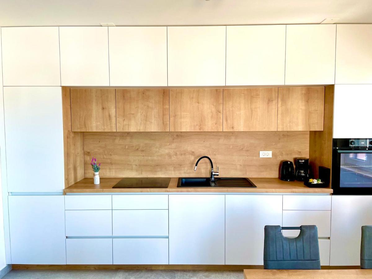 Sea Bay View Apartment - Appartement Avec Piscine Et Magnifique Vue Sur Mer Sveti Filip i Jakov Eksteriør billede