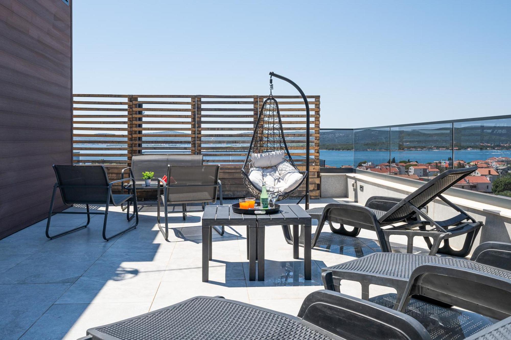 Sea Bay View Apartment - Appartement Avec Piscine Et Magnifique Vue Sur Mer Sveti Filip i Jakov Eksteriør billede